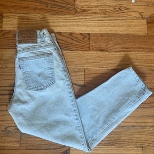 Vintage Levi's 550 light wash high rise crop 24-25
